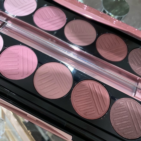 DOSE OF COLORS 💕 Marvelous Mauves Palette - Picture 6 of 8